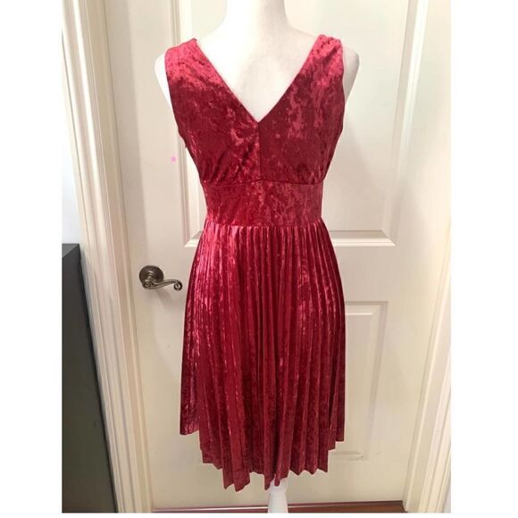 Modcloth Splendorous Spree Velvet Dress in Wine - Picture 8 of 16